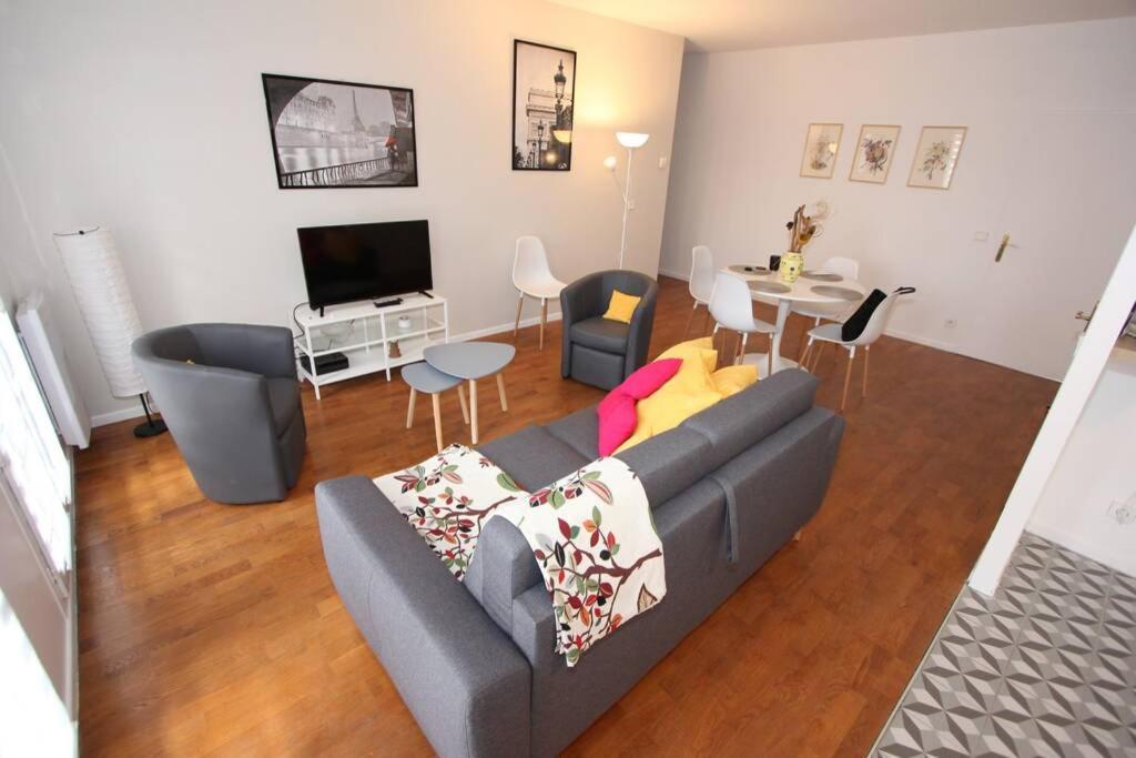 Sloan Square Apartment Bmyguest Serris Exterior photo